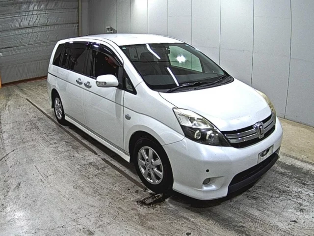 Toyota ISis I Рестайлинг