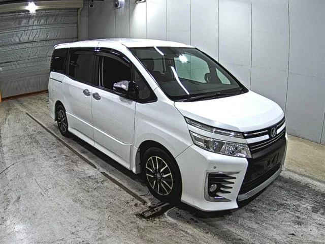 Toyota Voxy Лот № 2016