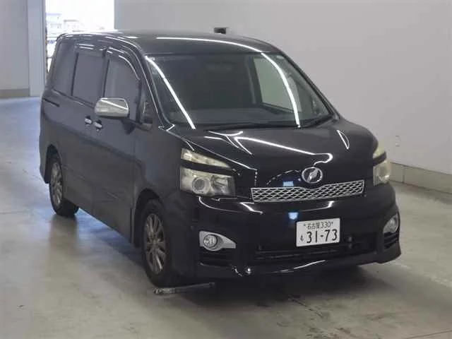 Toyota Voxy Лот № 25028 2011