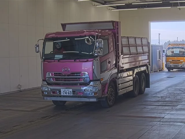 Nissan Truck Лот № 2014