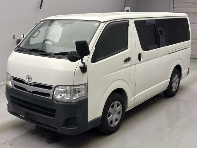 Toyota Hiace Van Лот № 62121 2010
