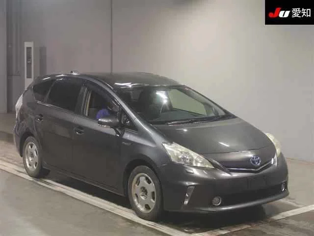 Toyota Prius Alpha Лот № 30747 2013