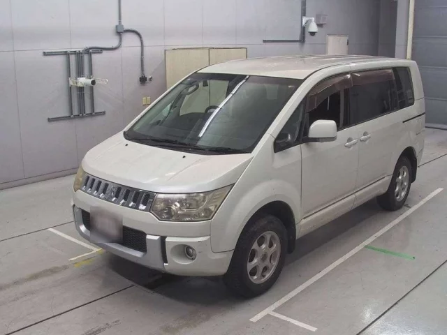 Mitsubishi Delica IV