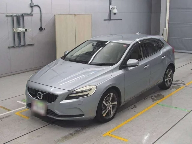 Volvo V40 II Рестайлинг