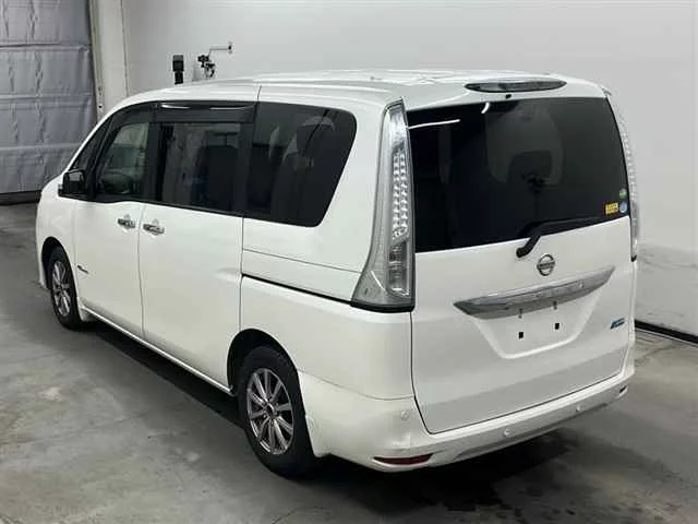 Nissan Serena Лот № 15095 2015