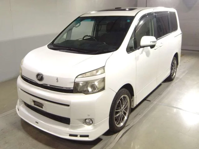 Toyota Voxy Лот № 2011