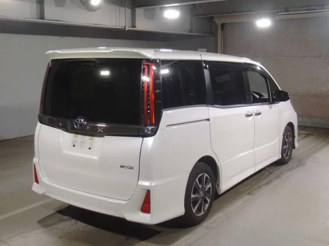 Toyota Noah Лот № 2021