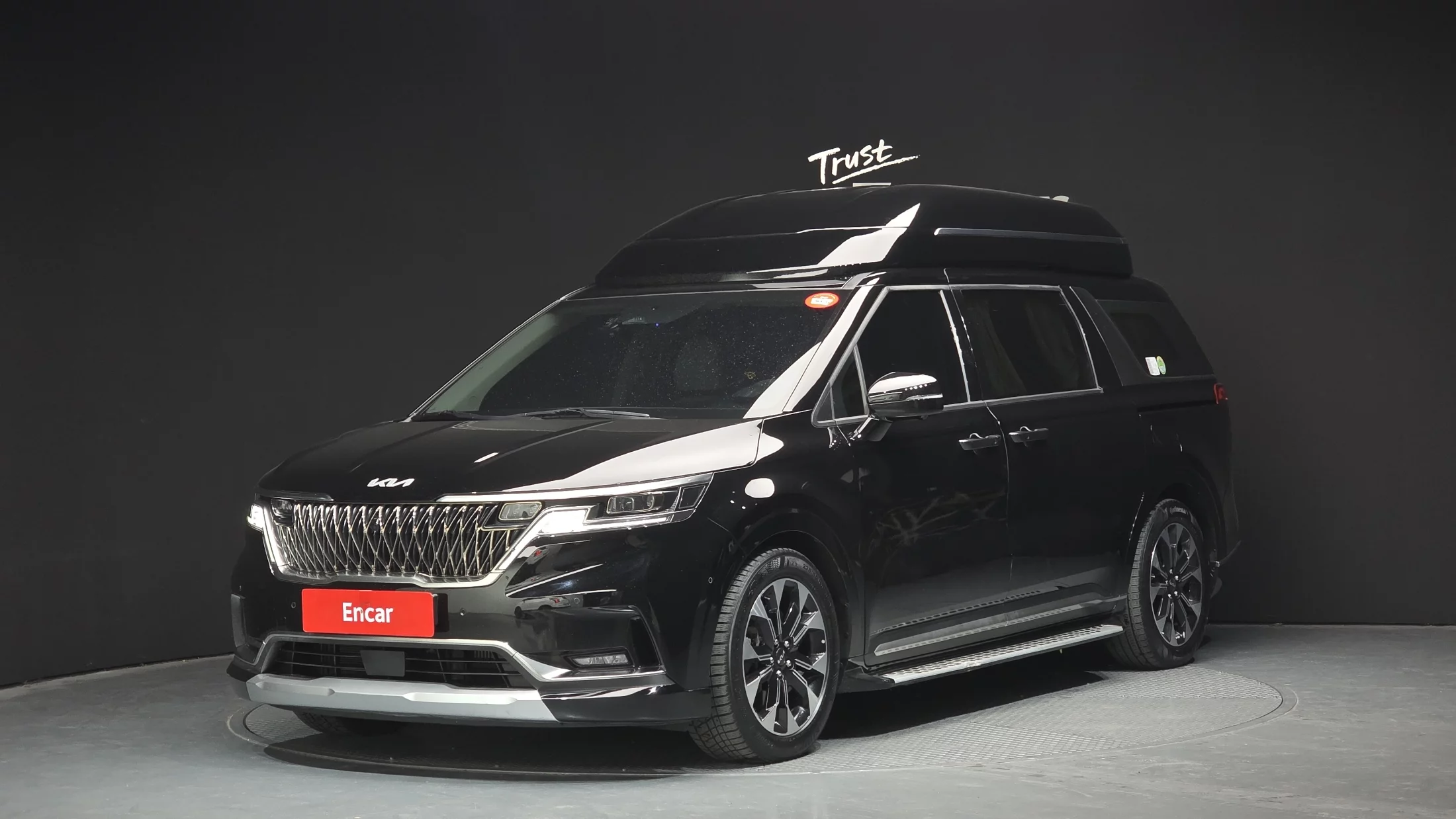 Kia Carnival 9-Seater Hi-Limousine Signature