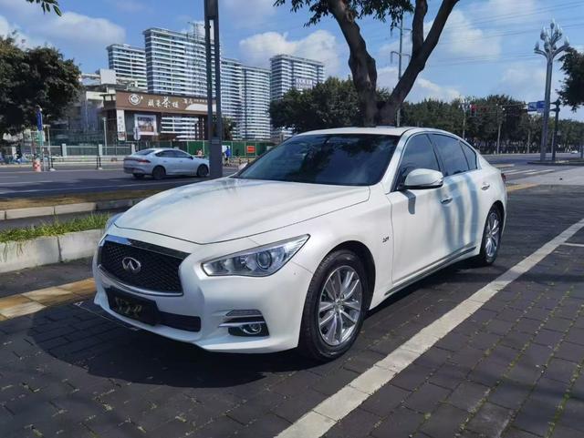 Infiniti Q