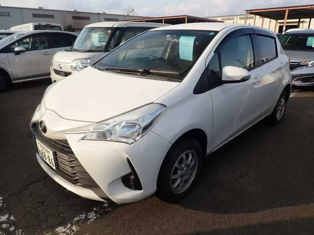 Toyota Vitz Лот № 33 2011