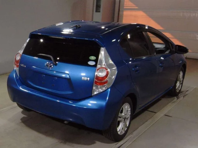 Toyota Aqua Лот № 2012