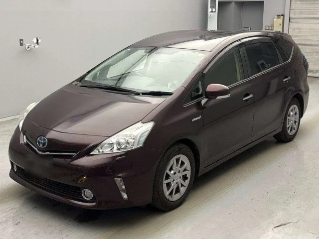 Toyota Prius Alpha Лот № 408 2014