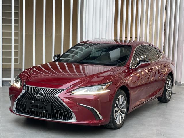 Lexus ES VII