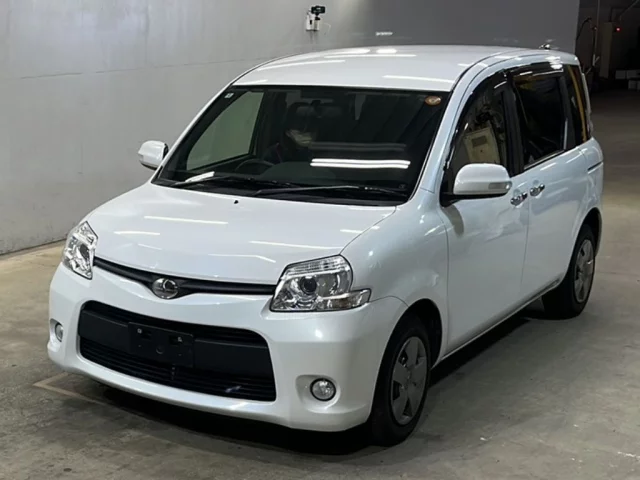 Toyota Prius III Рестайлинг (XW30)