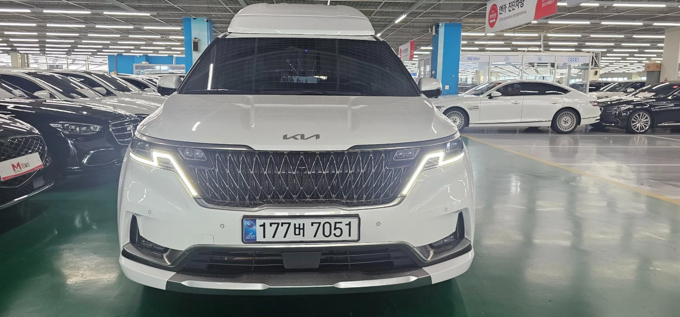 Kia Carnival 9-Seater Hi-Limousine Signature