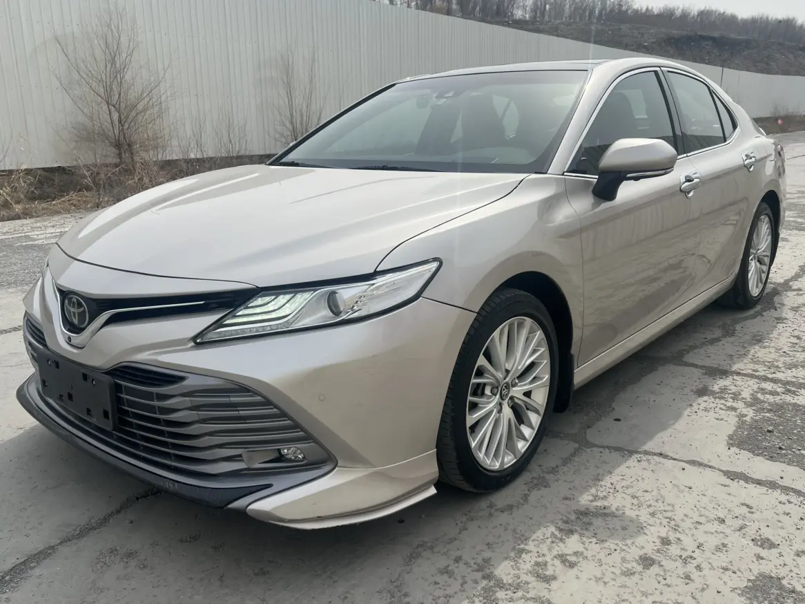 Toyota Camry VIII (XV70)