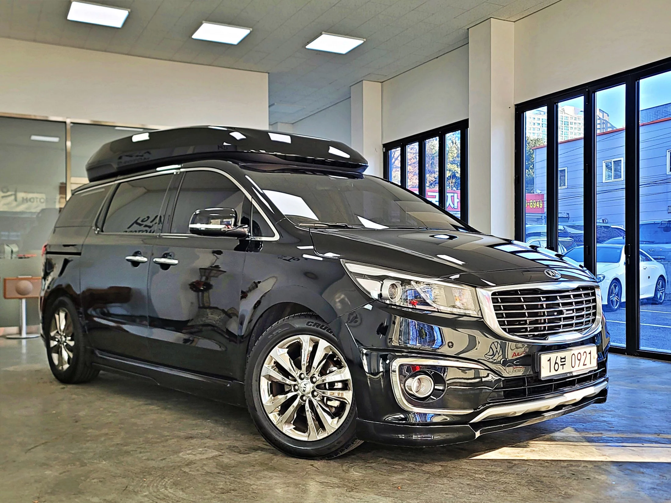 Kia Carnival 9-Seater Hi-Limousine Noblesse