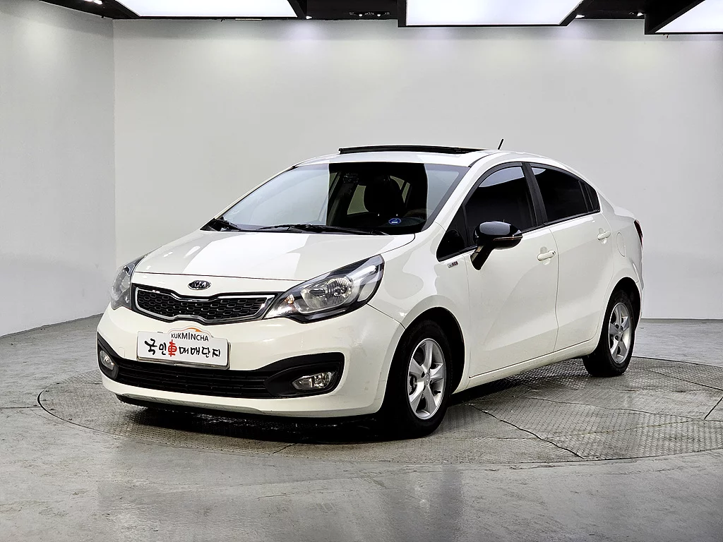 Kia Pride 1.6 Gdi Sedan Prestige 1.6 GDI Sedan 2012