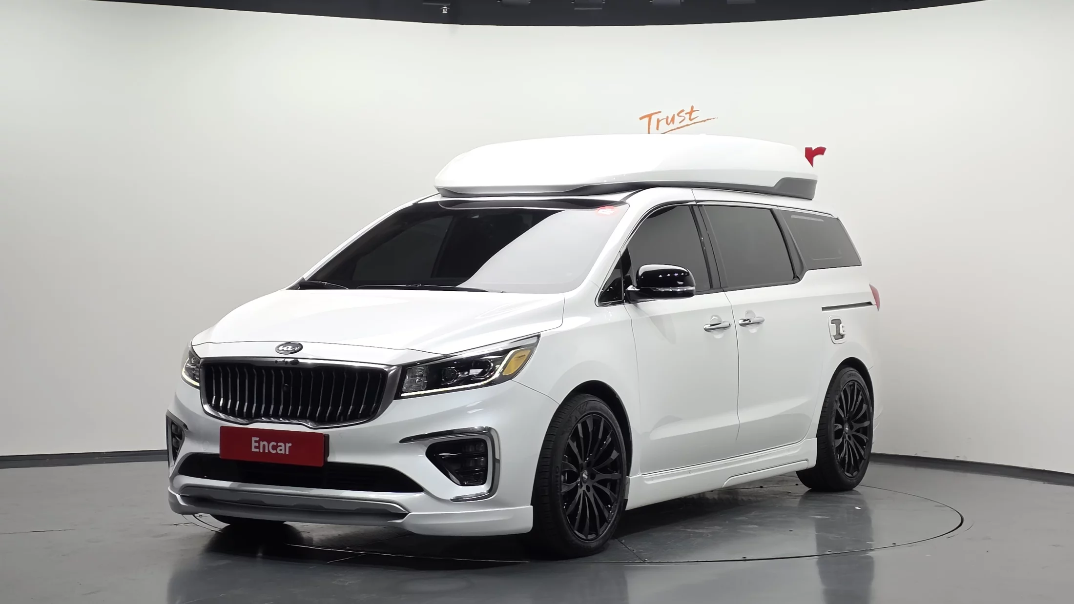 Kia Carnival 9-Seater Hi-Limousine Prestige