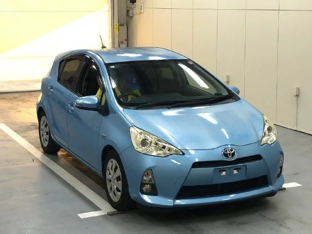 Toyota Aqua Лот № 2012