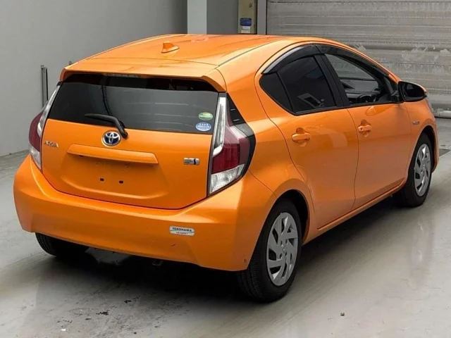 Toyota Aqua Лот № 12704 2015