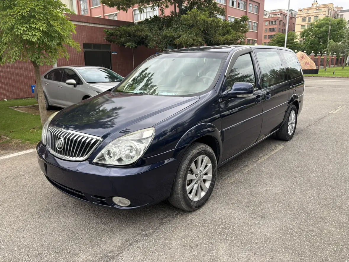Buick GL8 I