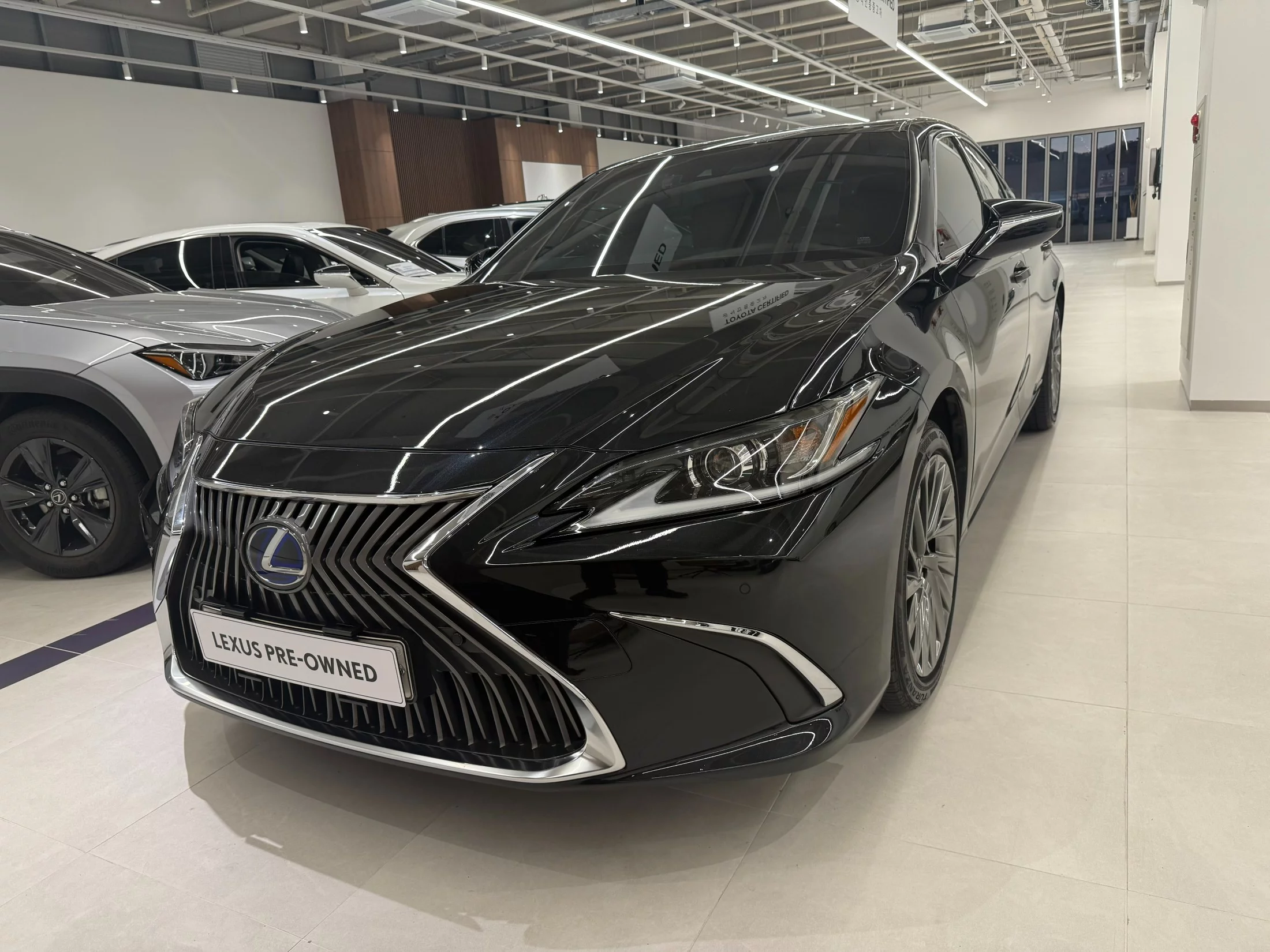 Lexus ES VII