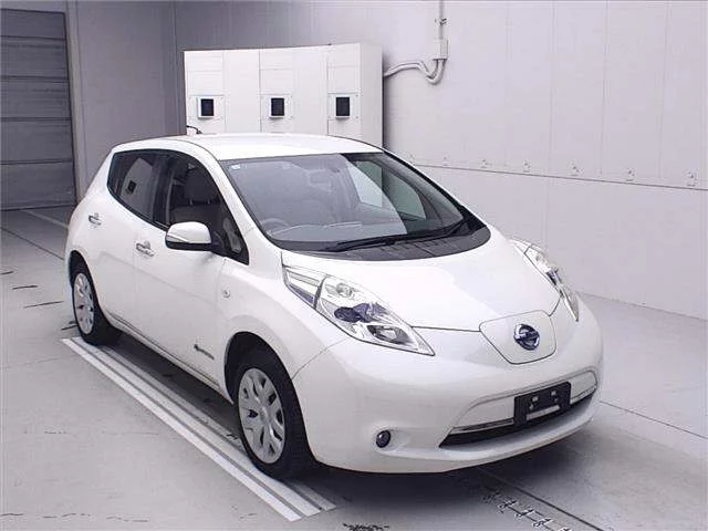 Nissan Leaf I (ZE0/AZE0)