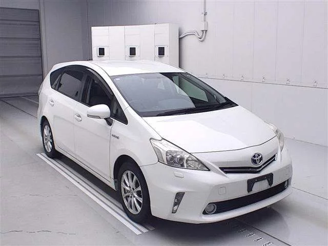 Toyota Prius Alpha Лот № 60215 2012
