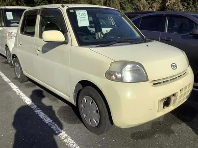 Daihatsu Esse