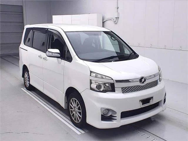 Toyota Voxy Лот № 60172 2010