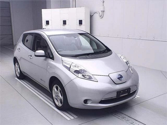 Nissan Leaf I (ZE0/AZE0)
