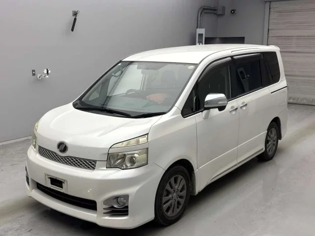 Toyota Voxy Лот № 2013