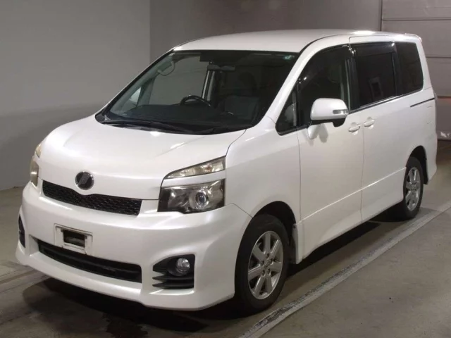 Toyota Voxy Лот № 2011