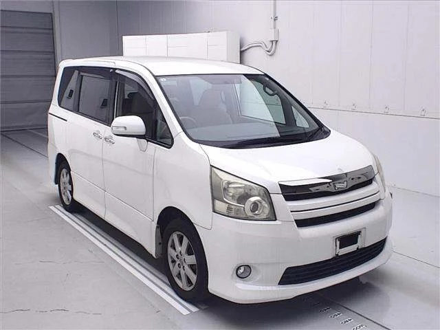 Toyota Noah Лот № 70472 2009
