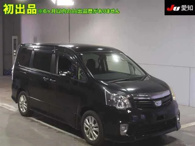 Toyota Noah Лот № 2011