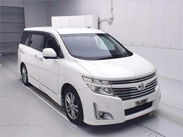 Nissan Elgrand III (E52)