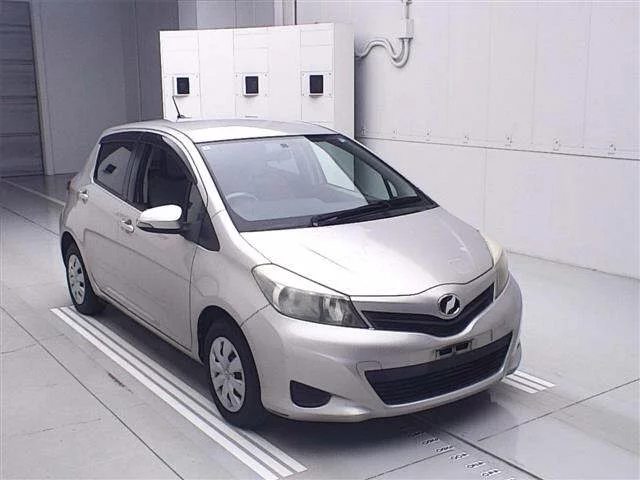 Toyota Vitz Лот № 70365 2011