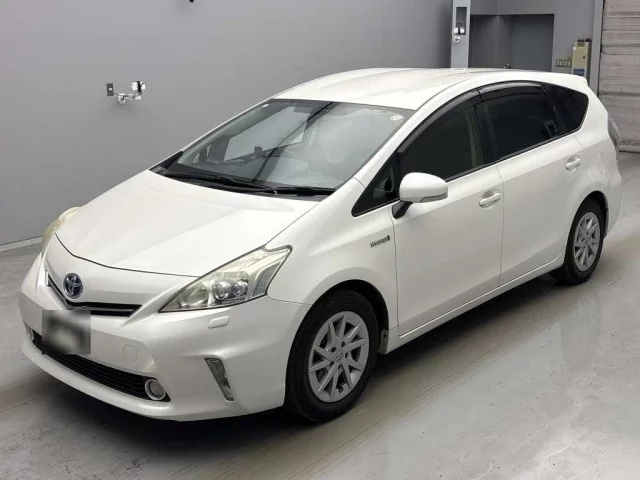 Toyota Prius Alpha Лот № 2013