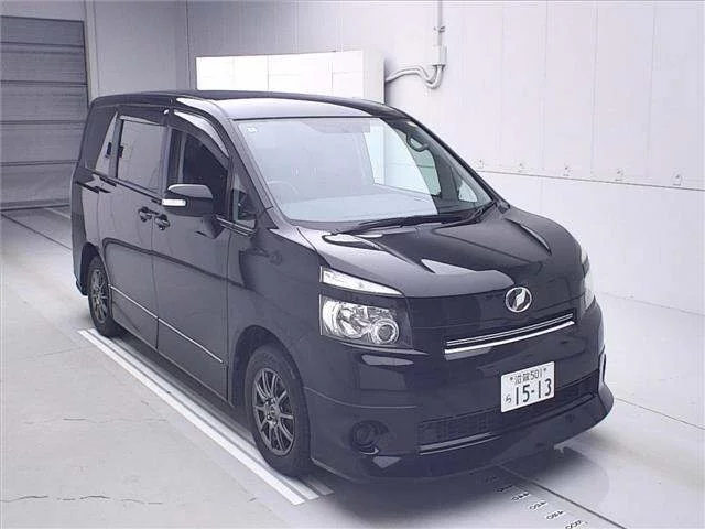 Toyota Voxy Лот № 70266 2010