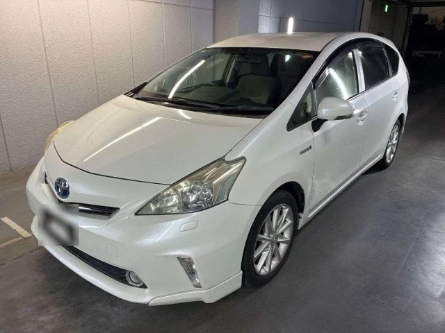 Toyota Prius Alpha Лот № 50016 2013