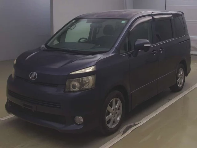 Toyota Voxy II (R70)