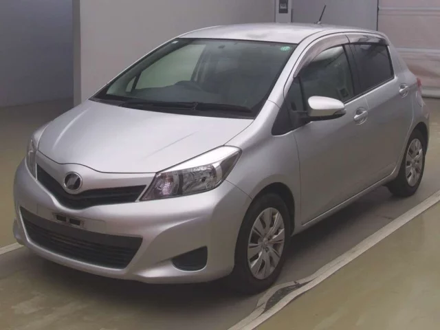 Toyota Vitz Лот № 74026 2011