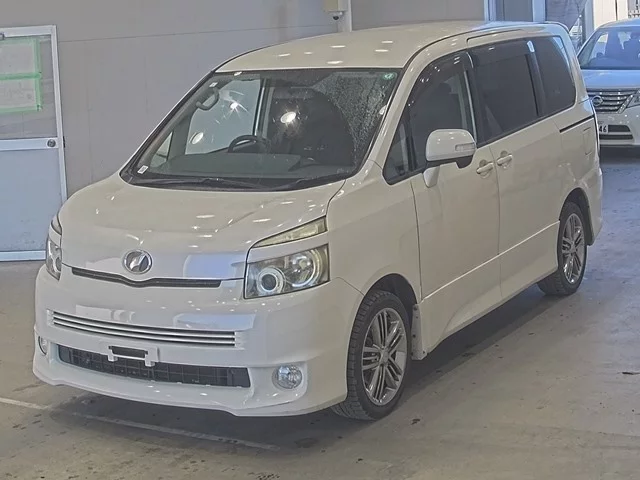Toyota Voxy II (R70)