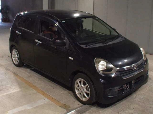 Toyota Voxy III (R80)