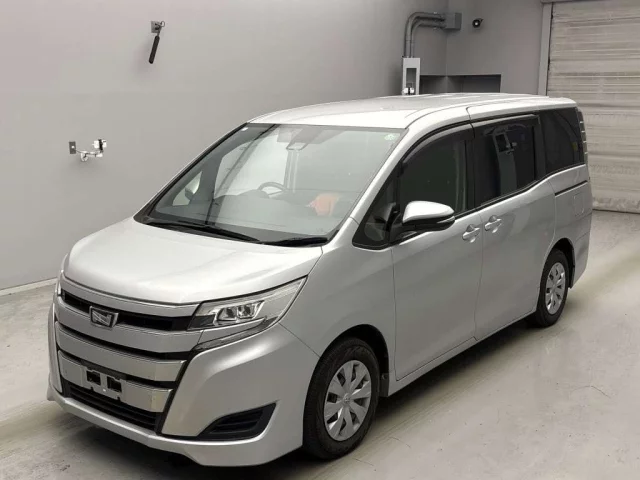Toyota Noah Лот № 12180 2018