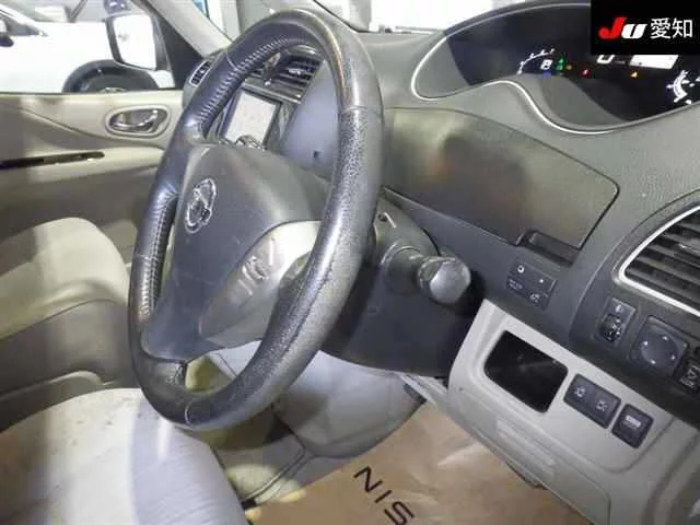 Nissan Serena Лот № 211 2011