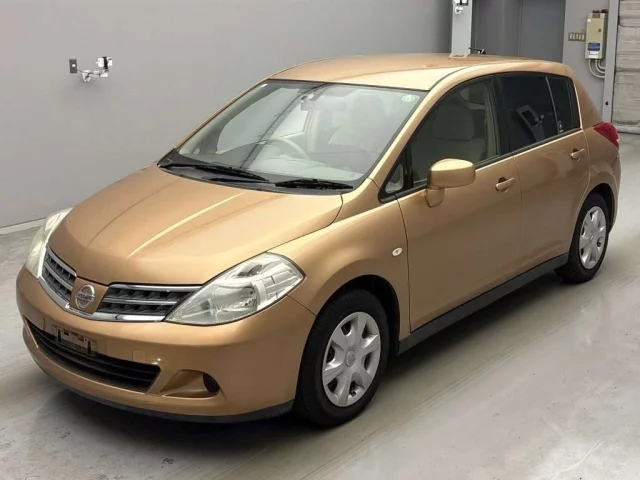 Nissan Tiida I