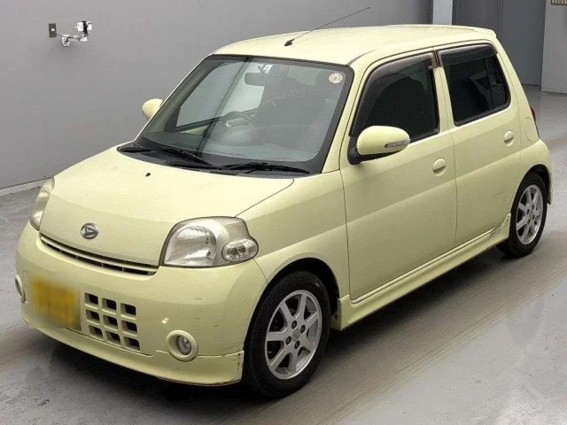 Daihatsu Esse