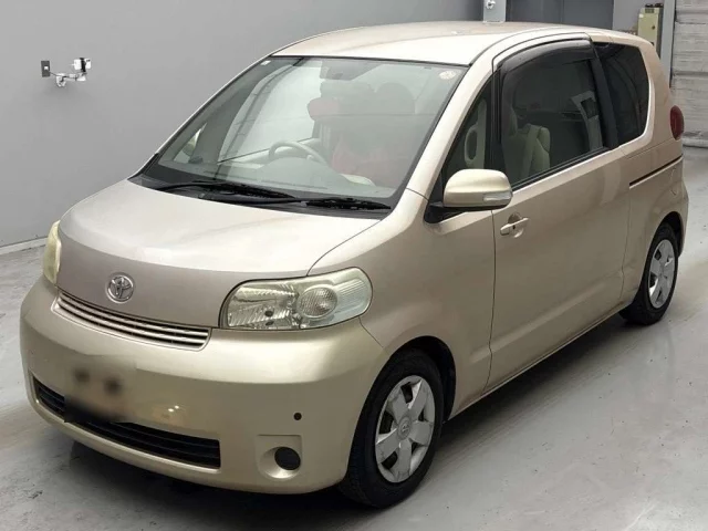 Toyota Porte Лот № 18143 2011